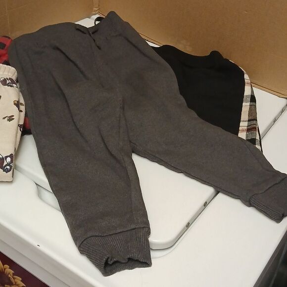 🩷3 Sweatpants, 1 pair Holiday pants, for playing. Garanimals, Shein, Rubble - Picture 4 of 9